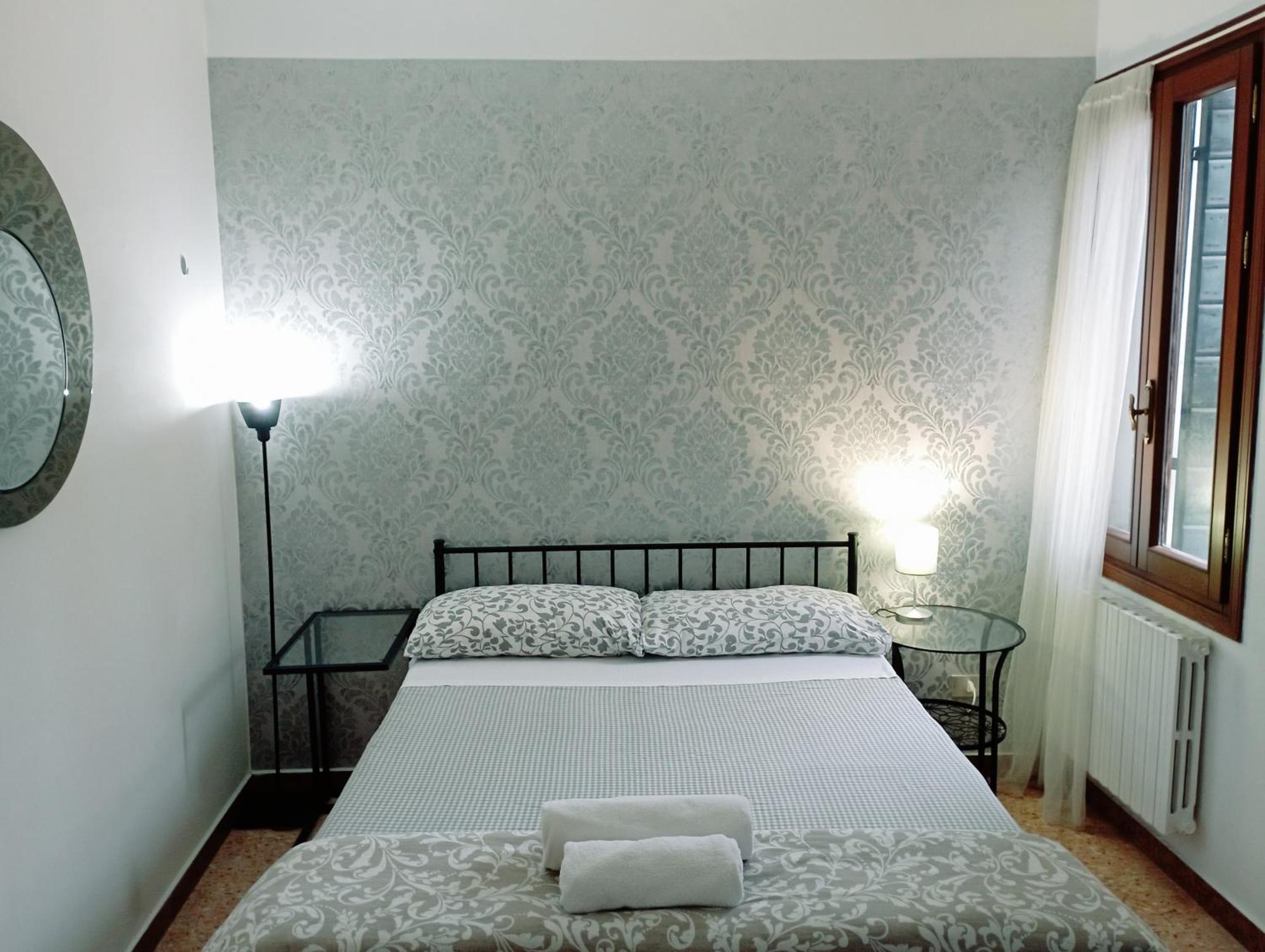 Two Steps From Rialto Hotel Venice Ngoại thất bức ảnh